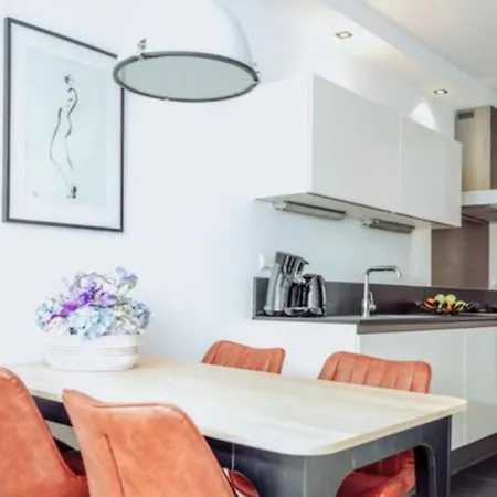 Apartment New Charming City Centre